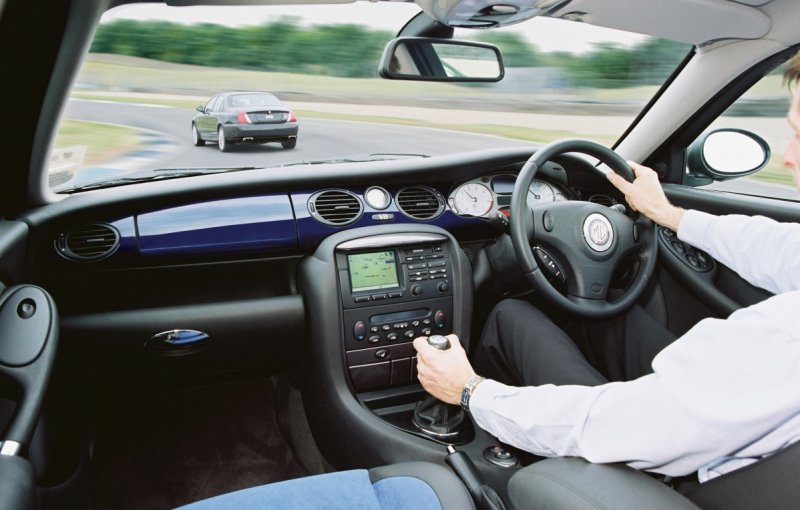 MG ZT V8 260